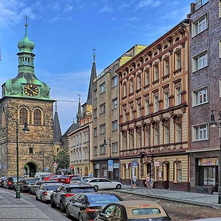 Peter'S Tower Apartments Praha Bagian luar foto