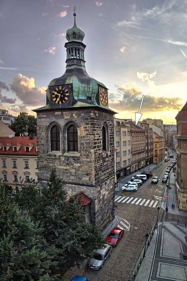 Peter'S Tower Apartments Praha Bagian luar foto