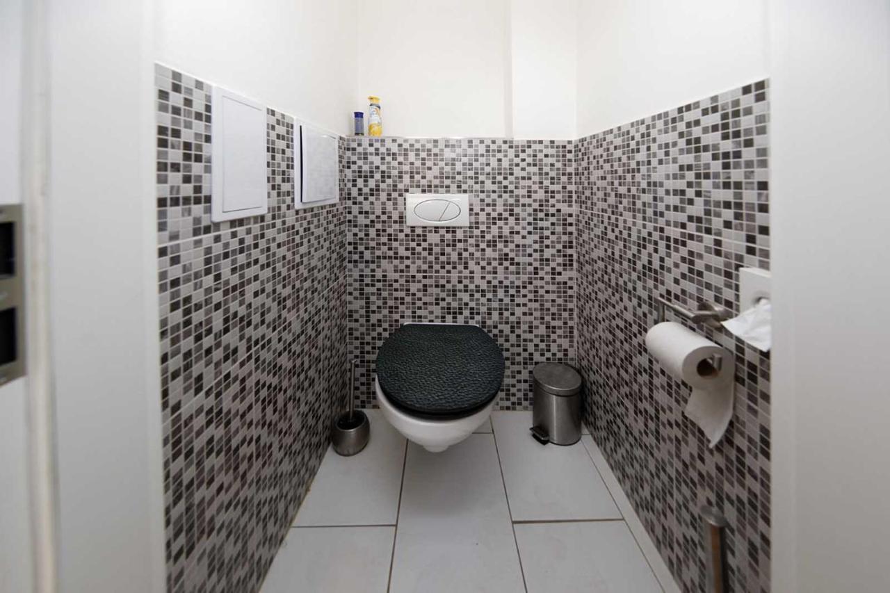 Peter'S Tower Apartments Praha Bagian luar foto