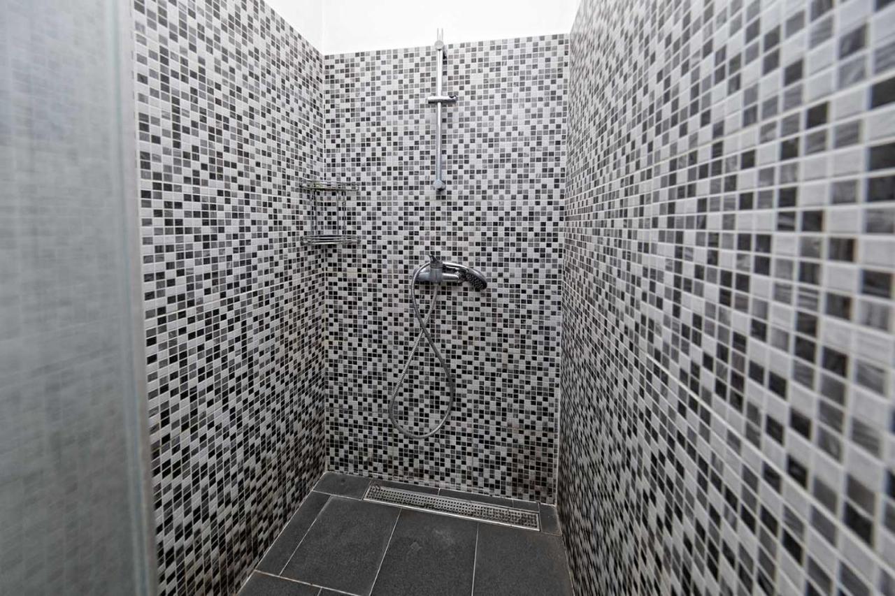 Peter'S Tower Apartments Praha Bagian luar foto