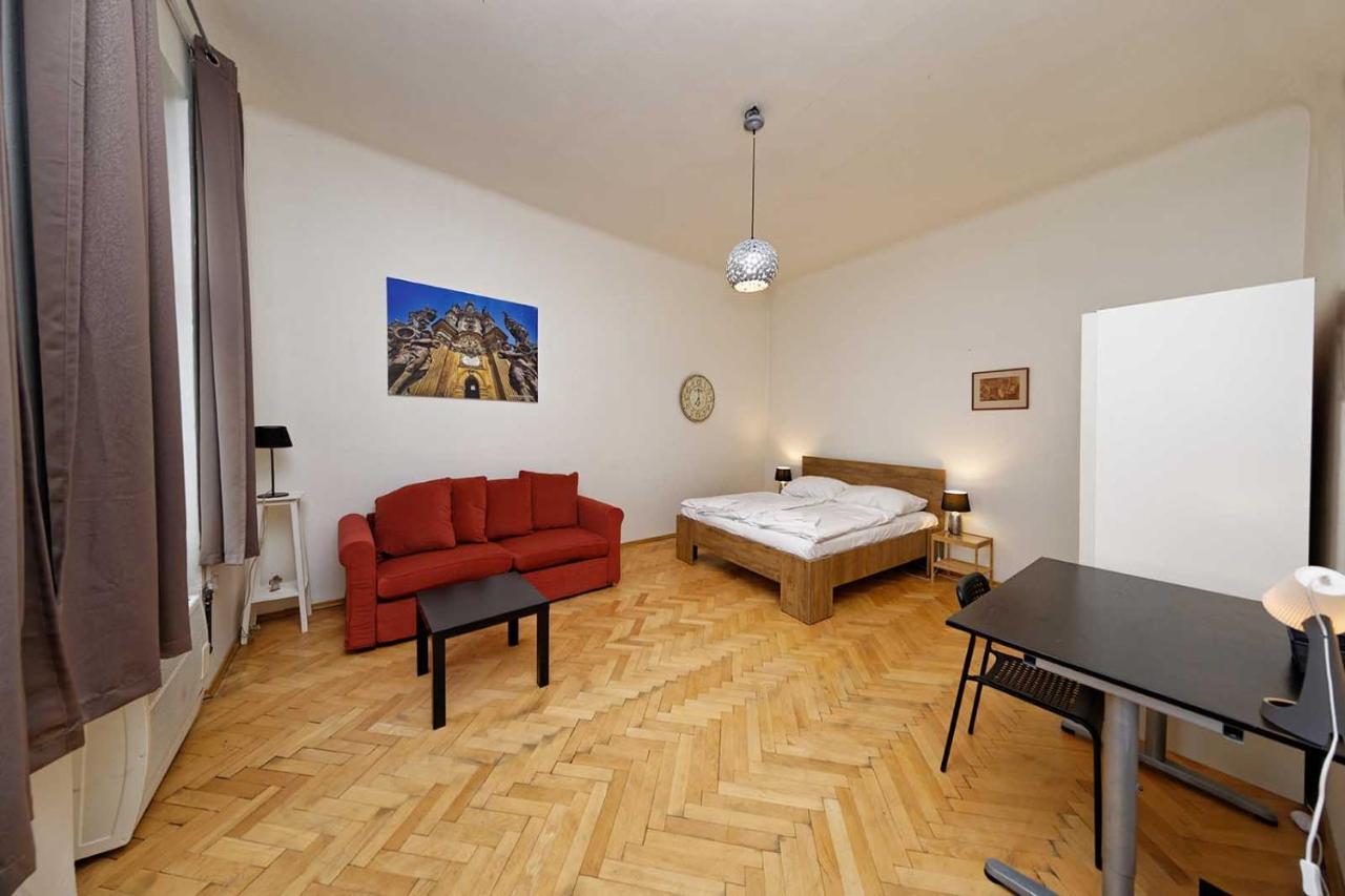 Peter'S Tower Apartments Praha Bagian luar foto