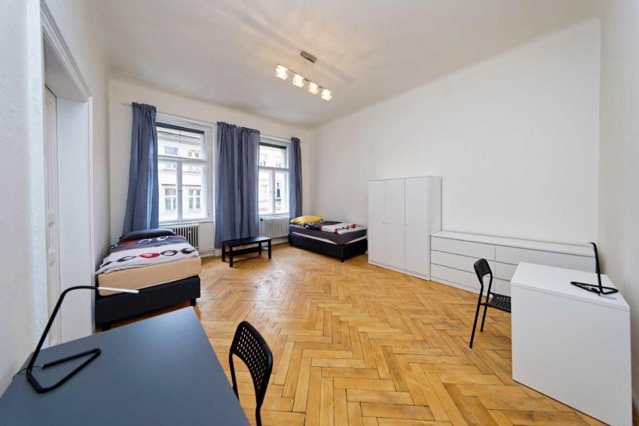 Peter'S Tower Apartments Praha Bagian luar foto