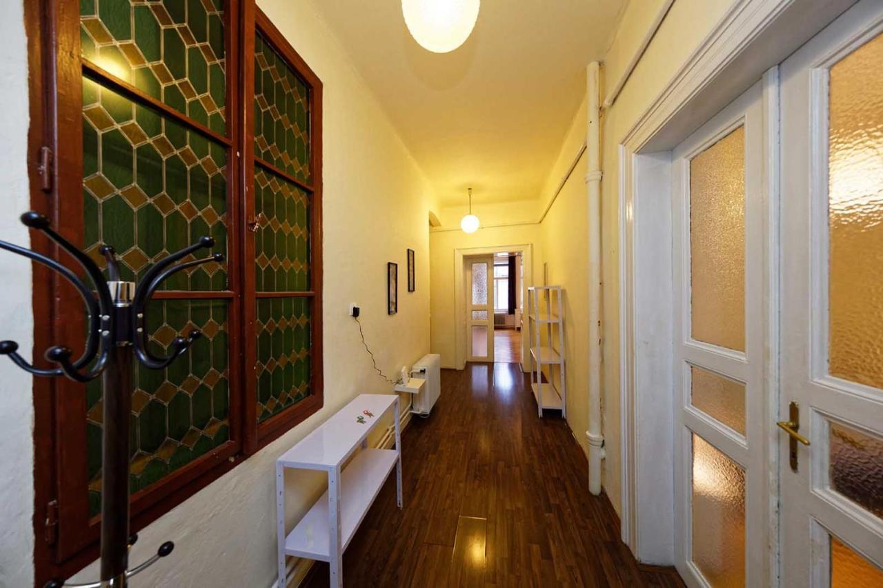 Peter'S Tower Apartments Praha Bagian luar foto