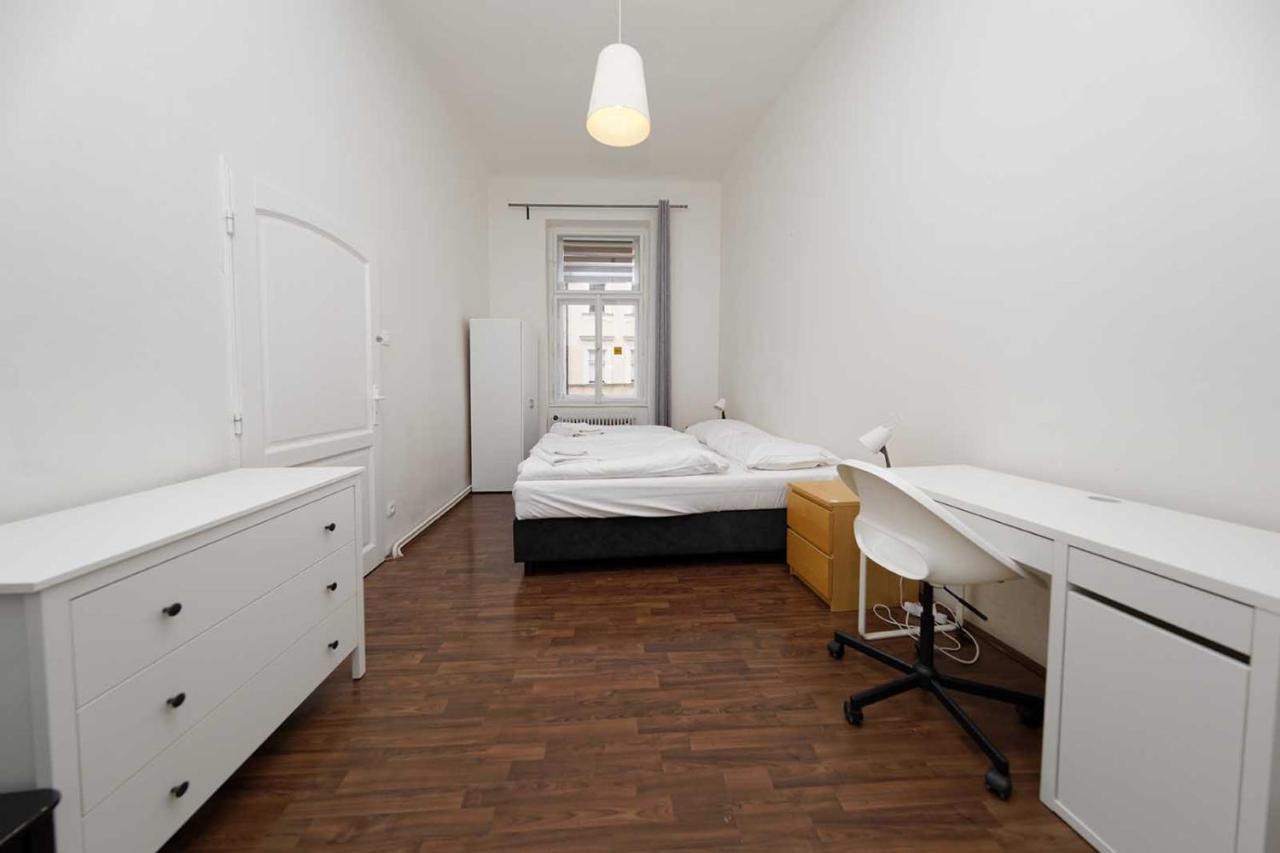 Peter'S Tower Apartments Praha Bagian luar foto