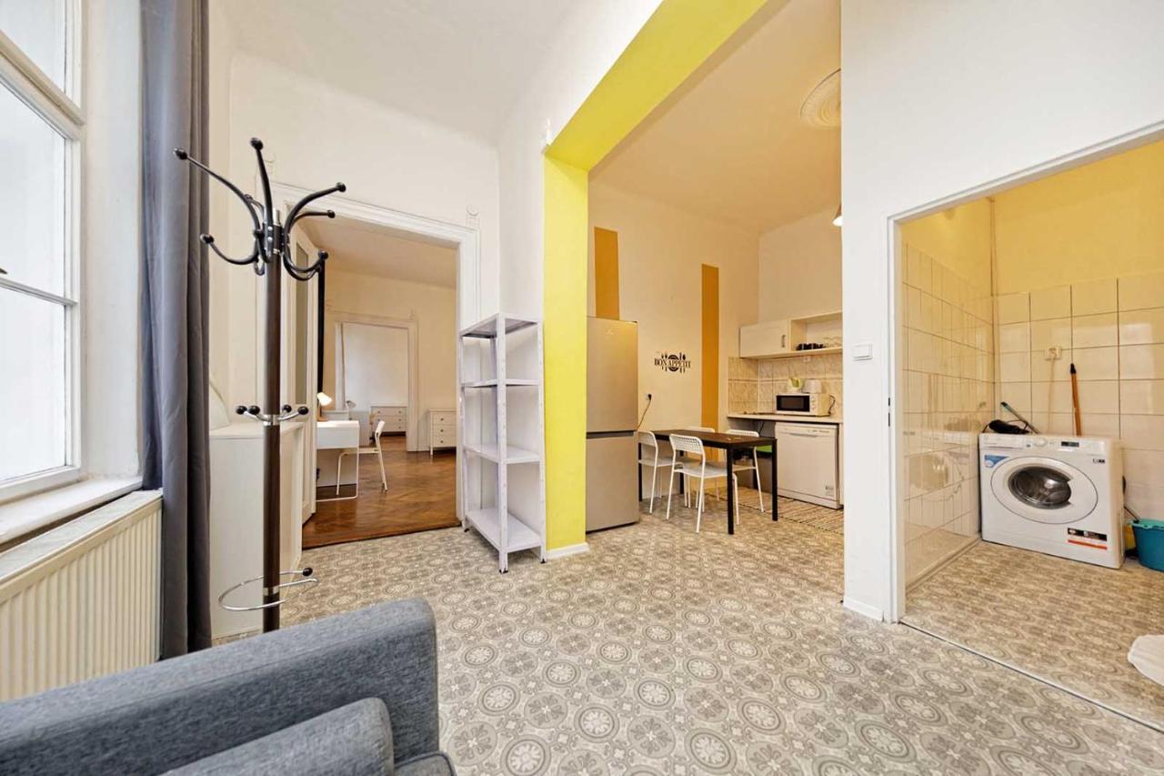 Peter'S Tower Apartments Praha Bagian luar foto