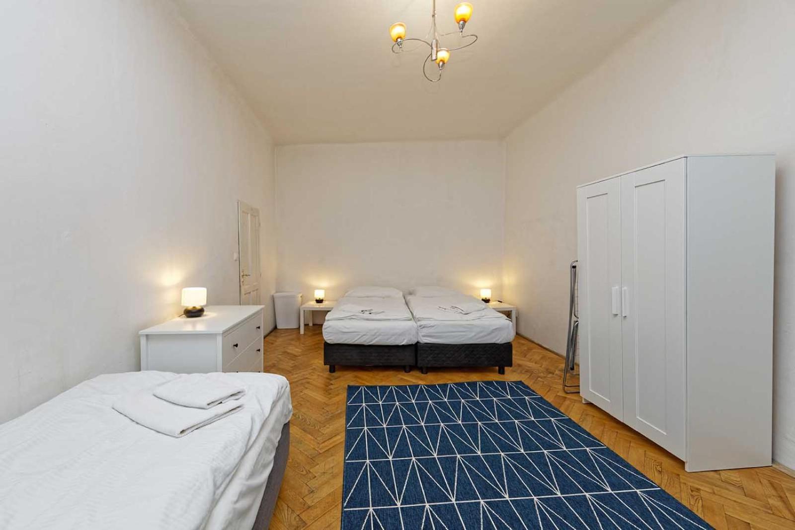Peter'S Tower Apartments Praha Bagian luar foto