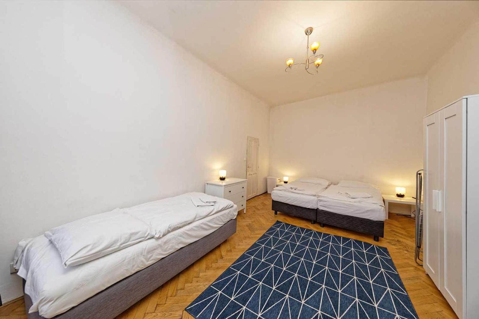 Peter'S Tower Apartments Praha Bagian luar foto